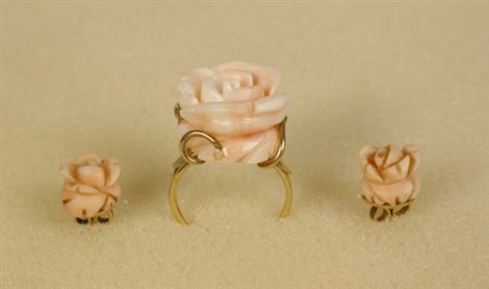 Lotto composto da un anello e una coppia di orecchini in oro giallo e rosa...