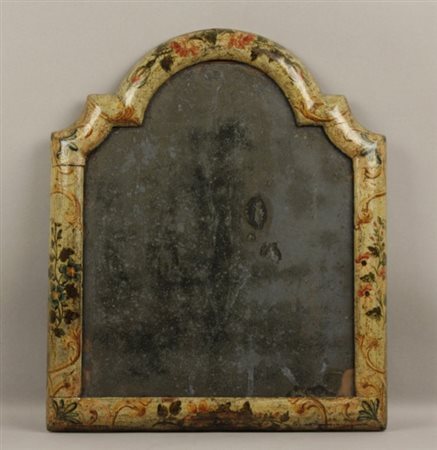 Specchierina in legno laccato e dipinto con decorazioni floreali. Venezia....