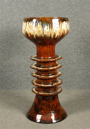 Vaso in ceramica smaltata. Firmato SZM e datato 1979 sotto la base. Mis. Alt....