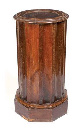 COPPIA DI COMODINI A CILINDRO IN MOGANO Inghilterra, XIX Sec. piano...