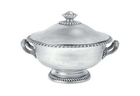 ZUPPIERA IN ARGENTO Italia, metà XX Sec. corpo liscio con profilo godronato e...