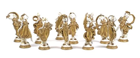 DODICI FIGURE IN PORCELLANA BIANCA E ORO Capodimonte, XX Sec. raffiguranti...