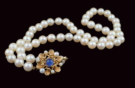 COLLANA AD UN FILO DI PERLE COLTIVATE DI MM. 6,5 anni 50/60 con chiusura a...