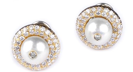 ORECCHINI A LOBO IN ORO GIALLO E BIANCO 18KT con due perle coltivate di mm....