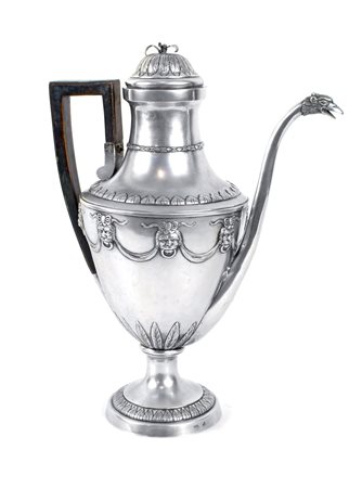 GRANDE CAFFETTIERA IN ARGENTO Roma, 1790 - 1809, (bollo n.145) maestro orafo...