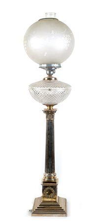 COPPIA DI LAMPADE IN SHEFFIELD E CRISTALLO MOLATO fine XIX Sec. stelo a...