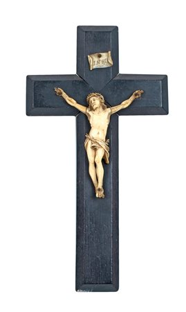 CRISTO CROCIFISSO IN AVORIO Italia, fine XIX Sec. finemente scolpito ed...
