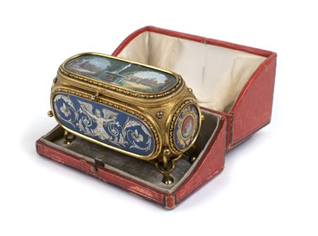 RARA SCATOLA PORTAGIOIE IN MICROMOSAICO E METALLO DORATO Roma, fine XIX Sec....