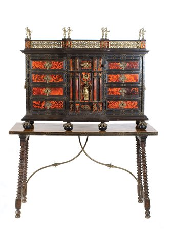 STIPO MONETIERE IN LEGNO E TARTARUGA Italia, XVIII Sec. impreziosito da...