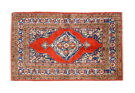 TAPPETO ARDEBIL su fondo rosso 200x127 cm.