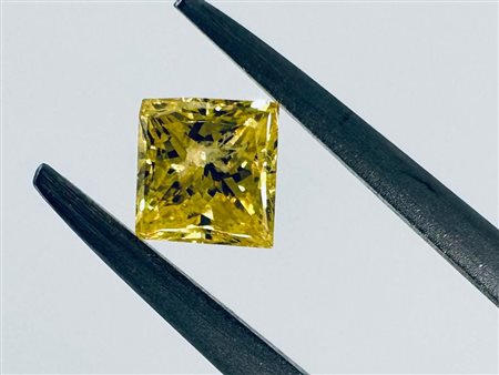 DIAMANTE NATURAL POLISHED 0,45 FANCY GIALLO VIVIDO - CERTIFICATO GEMMOLOGICO ALLEGATO -I1 - CERTIFICATO GEMMOLOGICO ALLEGATO - C30610-15-LC
