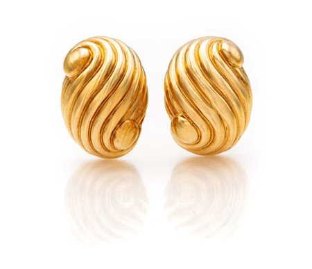 Webb, coppia di orecchini in oro Oro giallo 750/000. Peso complessivo gr....