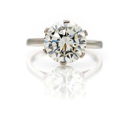 Bulgari, anello in oro con diamante solitario Oro bianco 750/000. Diamante in...