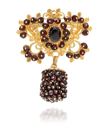 Spilla in oro giallo e granati Oro giallo 750/000. Peso complessivo gr. 18,60...