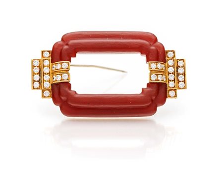 Spilla in oro, brillanti e pasta vitrea corniola Oro giallo 750/000. Peso...