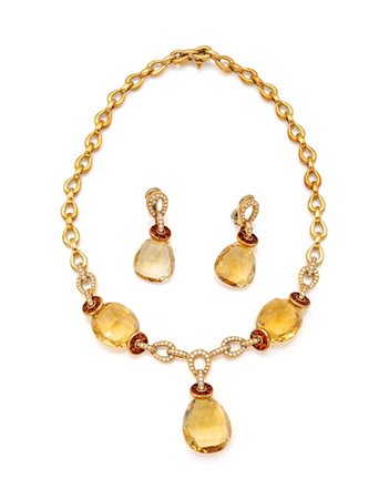 Parure collana e orecchini in oro, brillanti e topazi Oro giallo 750/000....