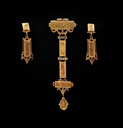 Manifattura Castellani, spilla da petto e coppia di orecchini in oro in stile...