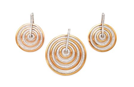 Parure di pendente e coppia di orecchini a cerchi concentrici in oro e...