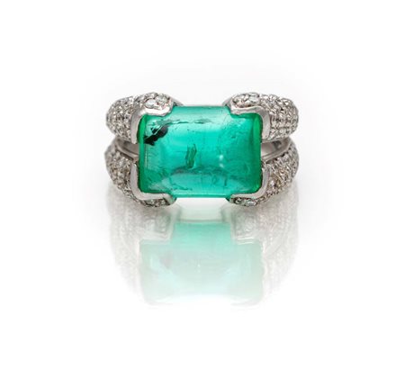 Anello a trombino in oro, smeraldo e brillanti Oro bianco 750/000. Smeraldo...