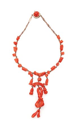 Pettorale in oro, corallo. Oro a basso titolo. Peso complessivo gr. 41,50...