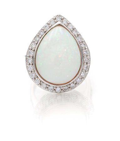 Anello in oro, opale e brillanti Oro bianco 750/000. Peso complessivo gr....