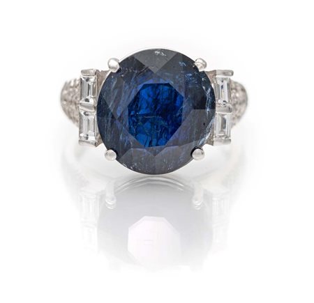 Anello in oro, zaffiro birmano e brillanti Oro bianco 750/1000. Diamanti in...