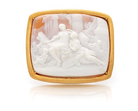 Spilla in oro e cammeo Oro giallo 750/000. Cammeo su conchiglia raffigurante...