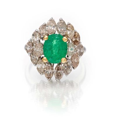 Anello in oro, smeraldo e diamanti in taglio navette Oro bianco 750/000....