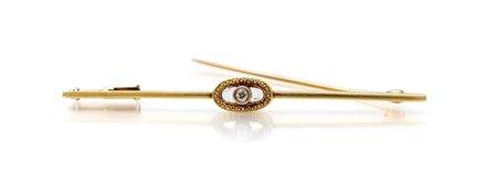 Spilla a barretta in oro Oro giallo 585/000. Peso complessivo gr. 2,10. cm 5