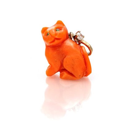 Pendente in corallo oro e brillantino Oro giallo 750/000. cm 2