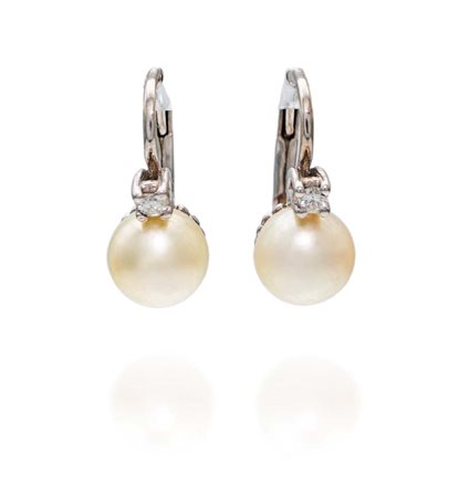 Coppia di orecchini in oro, con perle e brillanti Oro bianco 750/000. Peso...