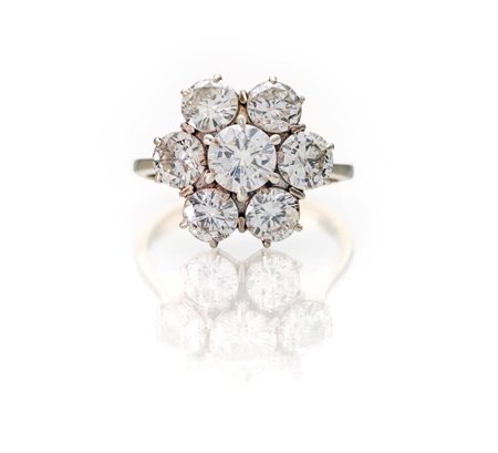 Anello a fiore in oro e brillanti Oro bianco 750/000. Diamante solitario in...