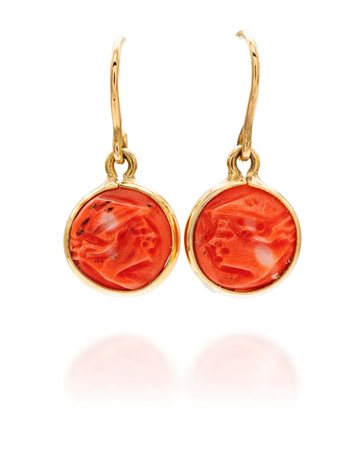 Coppia orecchini in oro e corallo Oro giallo 750/000. Peso complessivo gr....