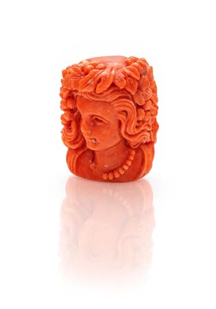 Cammeo in corallo Peso complessivo gr. 7,5 mm 24 x 19 x 12