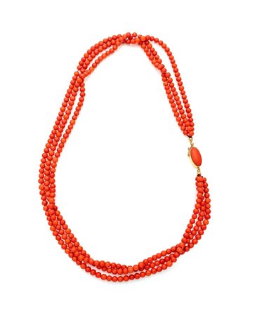 Collana a tre fili in corallo e oro Oro giallo 750/000. Corallo in taglio...