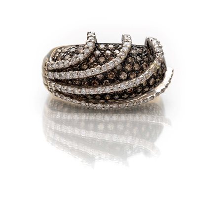 Anello in oro, brillanti e brillanti fancy Oro bianco e giallo 750/000....