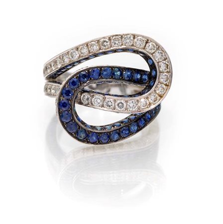 Anello in oro, zaffiri e brillanti Oro bianco 750/000. Peso complessivo gr...