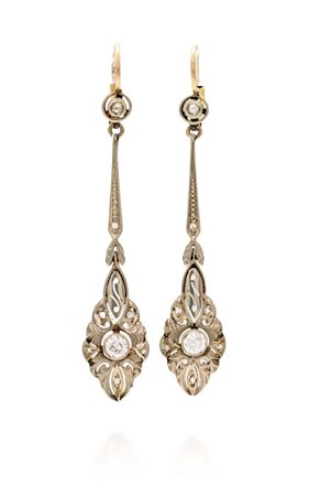 Coppia di orecchini decò in oro e diamanti Oro bianco 750/000. Peso...