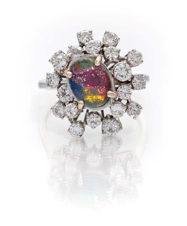 Anello a fiore in oro, brillanti ed opale Oro bianco 750/000.Diamanti in...