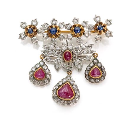 Spilla in oro, argento, diamante, zaffiri e rubini Oro giallo 750/000,...