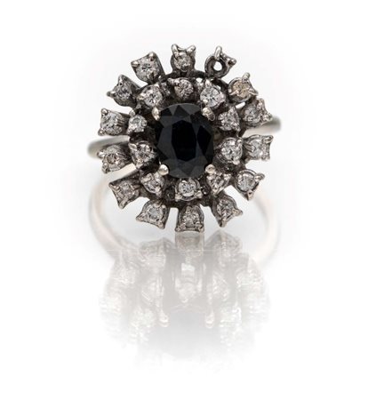 Anello classico zaffiro e brillanti Oro bianco 750/000. Peso complessivo gr...