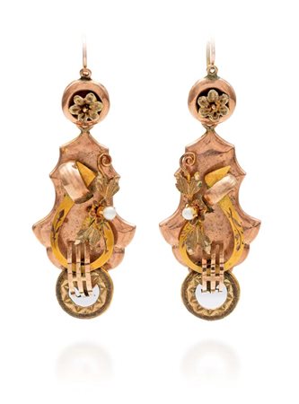 Coppia di orecchini borbonici in oro e pietre Oro a basso titolo. Peso...