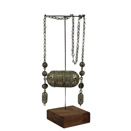 COLLANA CON PORTATALISMANI ED ORECCHINI