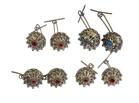  Lotto di quattro coppie di bottoni in argento 