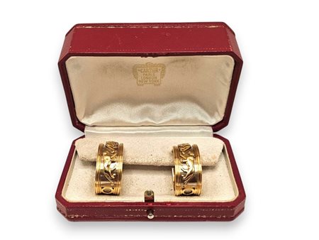 CARTIER  
Collezione "Walking Panthère": orecchini a nastro pendente in oro     
 