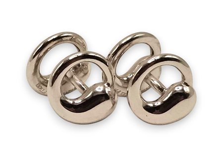 TIFFANY & CO.®  
Collezione Elsa Peretti: coppia di gemelli "Eternal Circle" in platino.     
 
