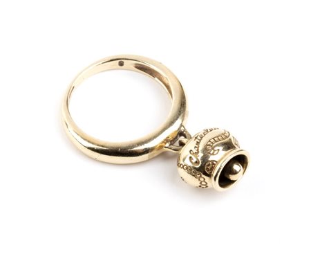 CHANTECLER  
Anello in oro con pendente  
 