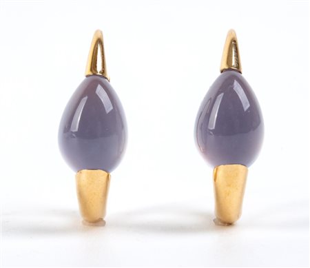 MATTIOLI  
Paio di orecchini in oro e calcedonio       
 