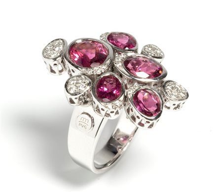 PONTE VECCHIO  
Anello in oro con tormaline e diamanti 
 