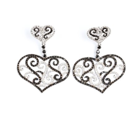  
Paio di orecchini con diamanti neri e moissaniti 
 